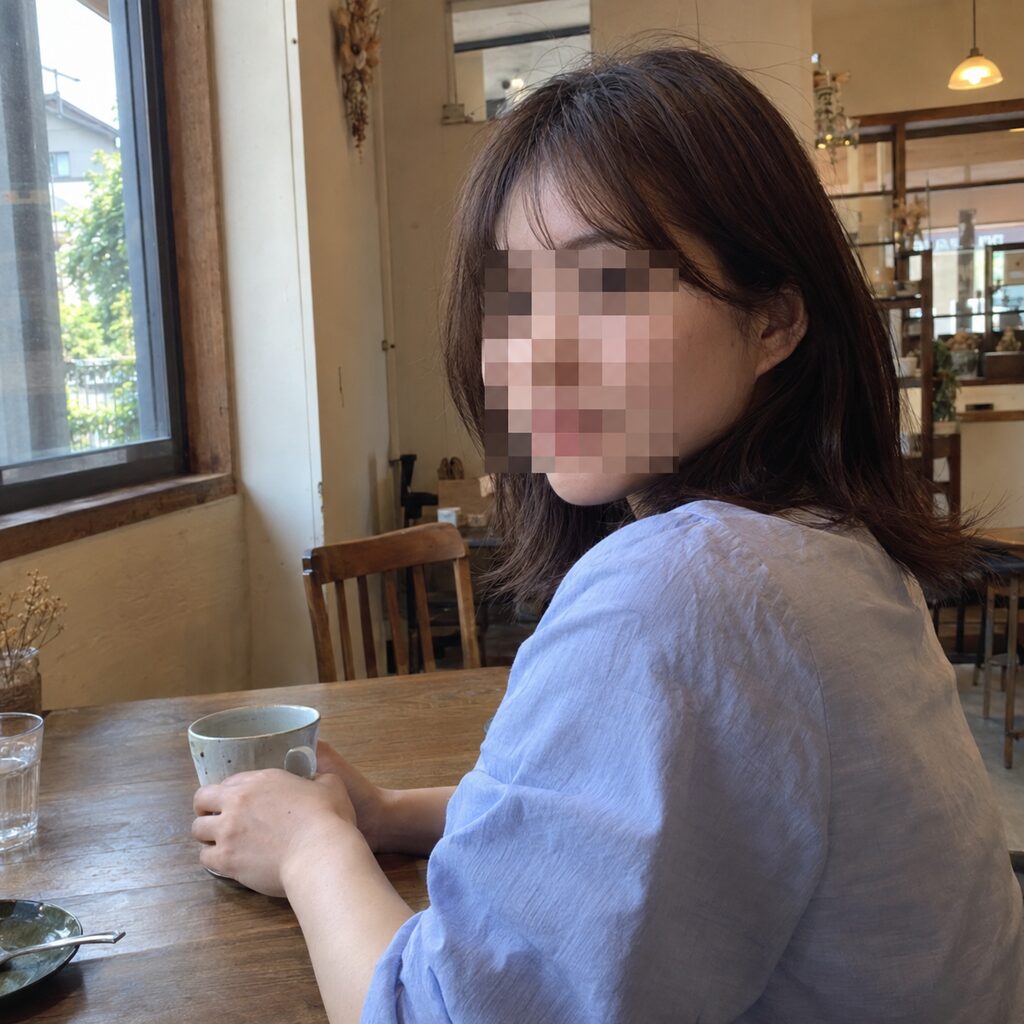 カフェで撮った女性のイメージ